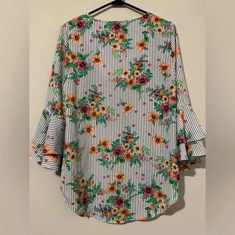 Harlow & Rose Bell Sleeve Blouse - Picture 2 of 3